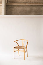 Cargar imagen en el visor de la galería, Silla Wishbone

