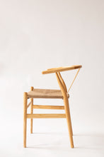 Cargar imagen en el visor de la galería, Silla Wishbone
