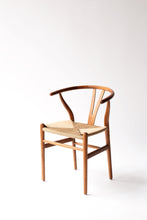 Cargar imagen en el visor de la galería, Silla Wishbone
